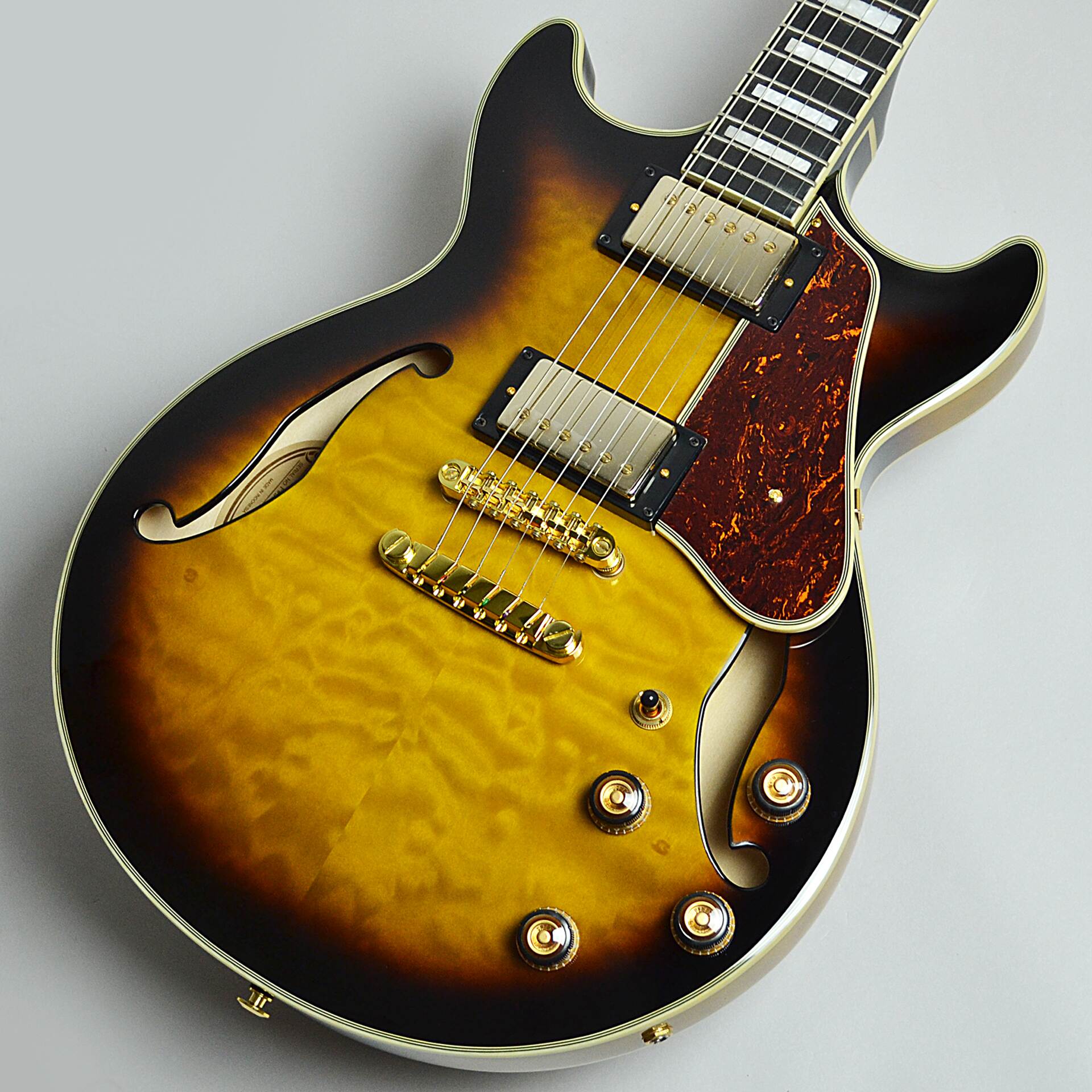 キルトトップに小ぶりボディのセミアコ！Ibanez『AM93QM AYS』取り扱い中です！