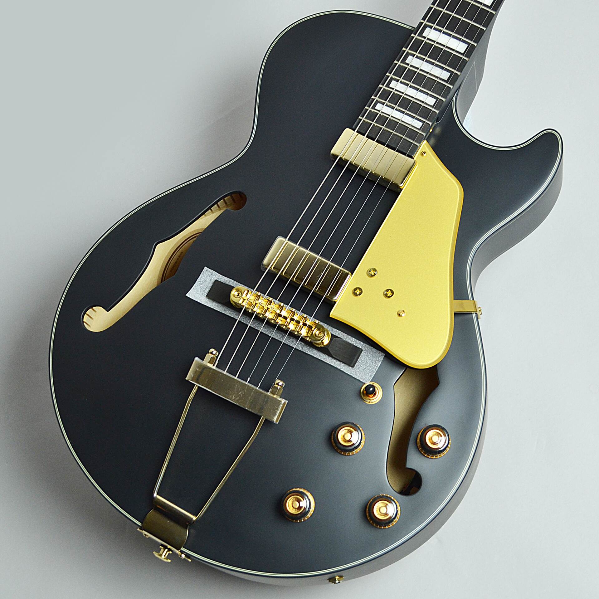 小ぶりボディで弾きやすいフルアコ！Ibanez「AG85」取り扱い中！