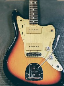 大宮店ギター修理スタッフ山崎の「修理屋さんの覚書 14」 Jazzmasterのカスタム。