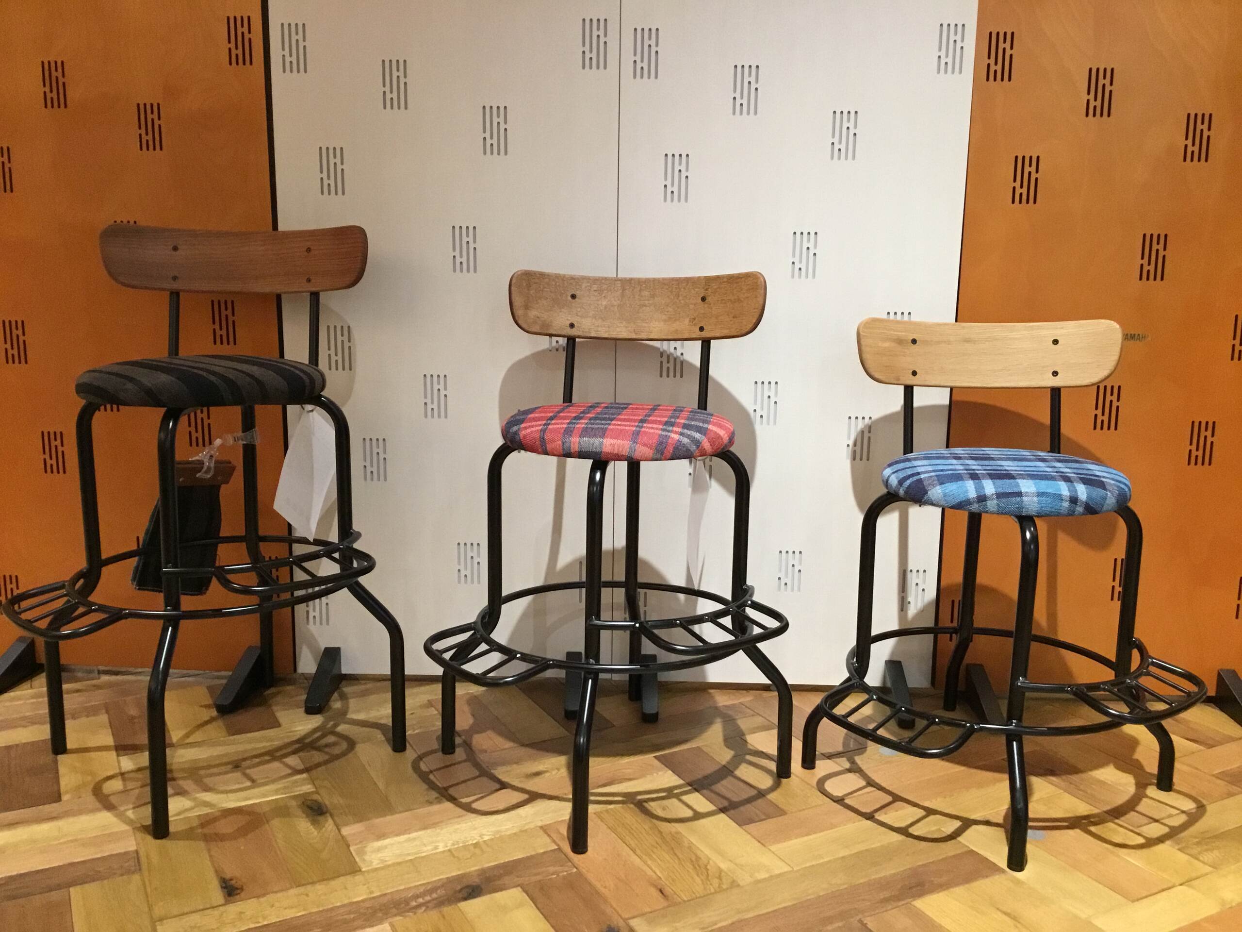 名古屋パルコ店でお洒落なギター専用チェアーお試し頂けます♪♪