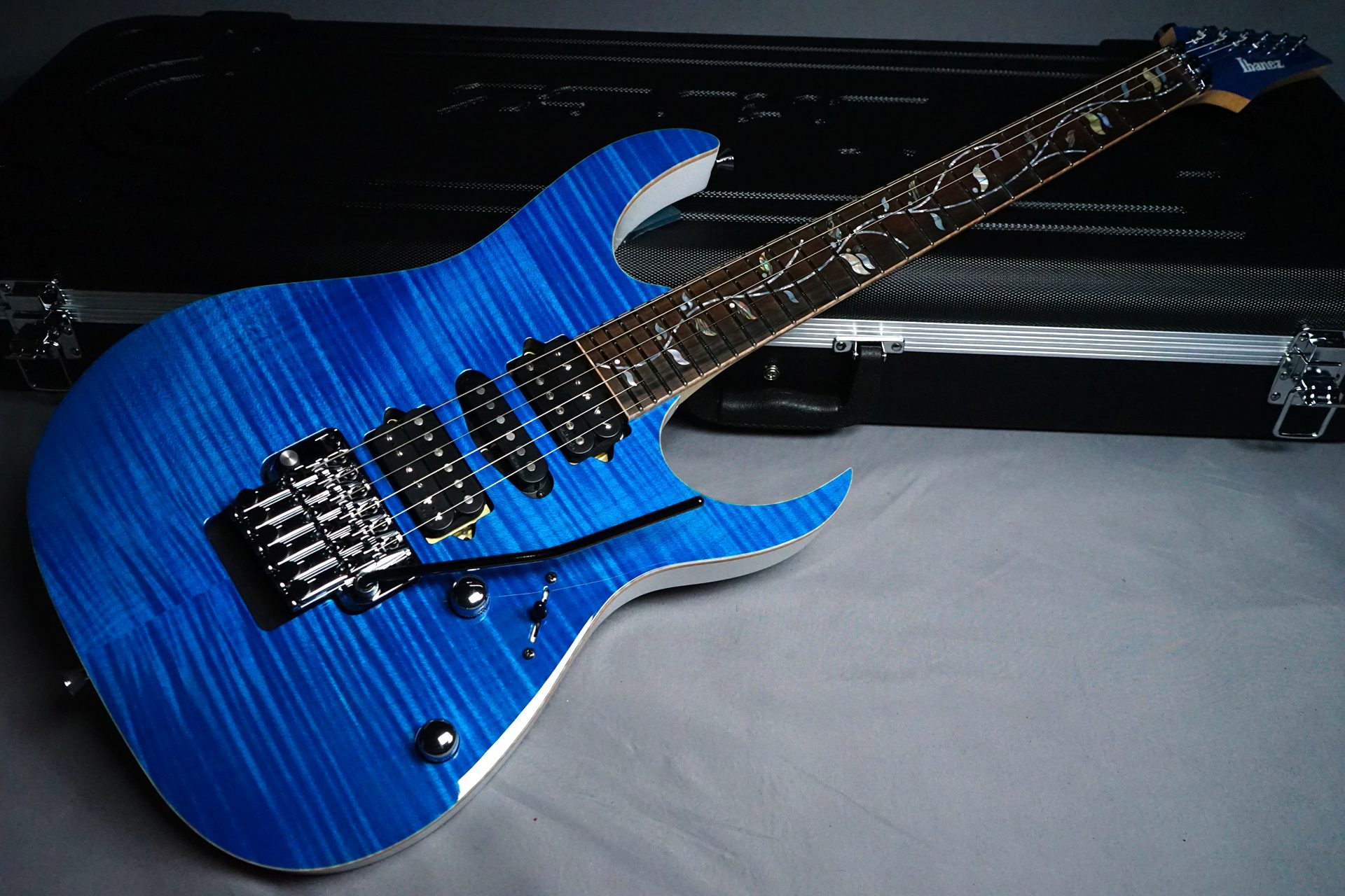 【6本限定生産】Ibanez RG8570Z J-Custom 限定モデルが入荷！