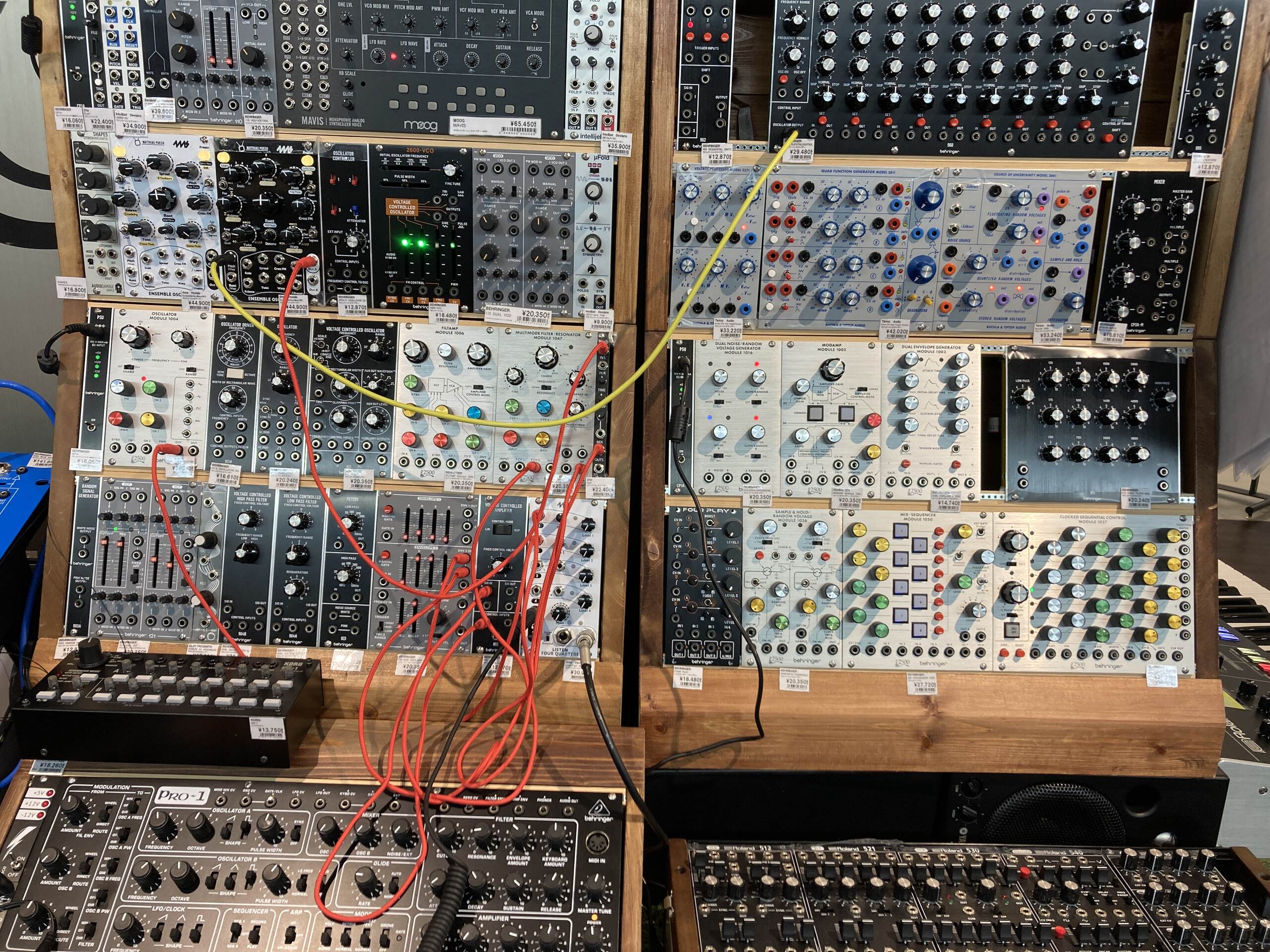 モジュラーシンセ展示中！