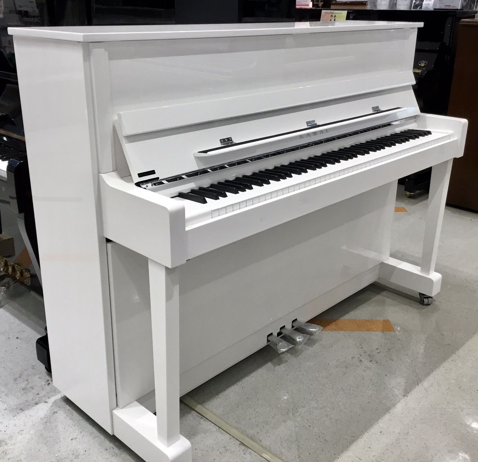 【アップライトピアノ】KAWAI K-114SX 当店オススメ真っ白ピアノ♪