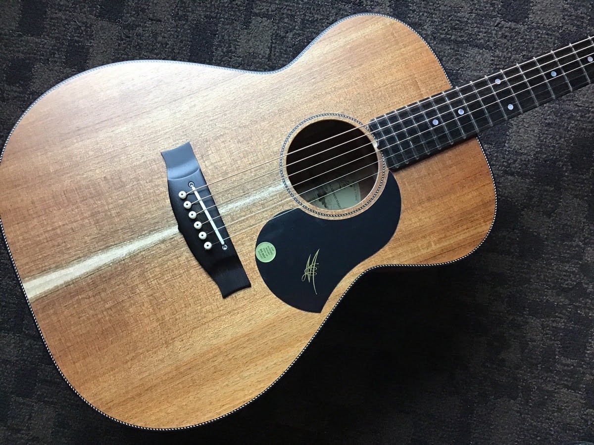 【Maton】EBW808 販売中！オールブラックウッドボディーのモデル！