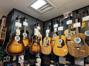 Martin＆Gibson 多数展示中！！定番機種からレアなUSDまで取り揃えております！！