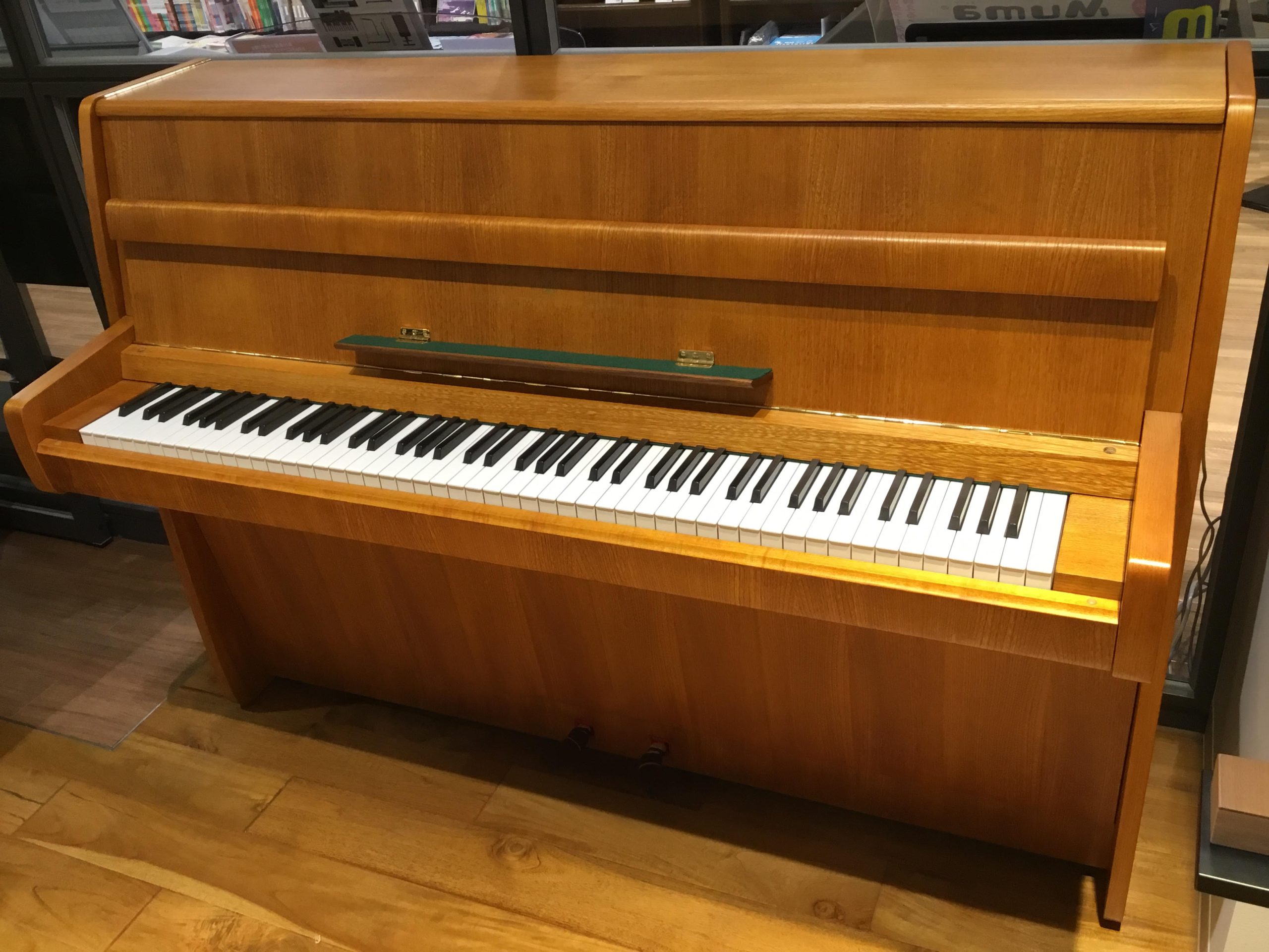 【ご成約済】STEINWAY＆SONS アップライトピアノ MODEL.「F」が入荷しました