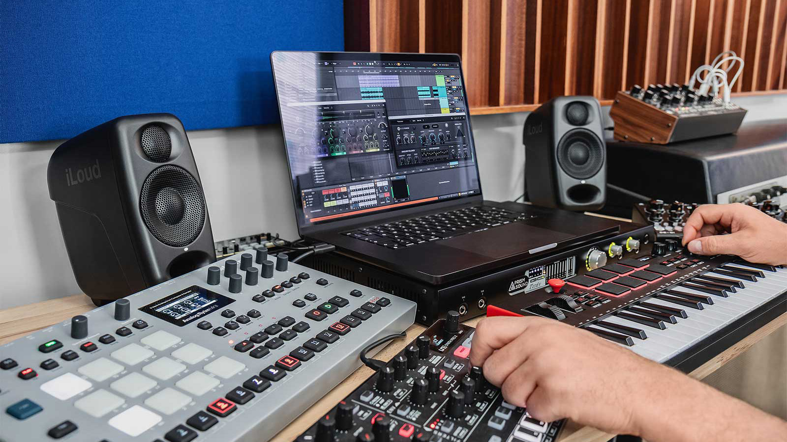 【9月26日(木)発売予定】IK Multimedia / iLoud Micro Monitor Pro