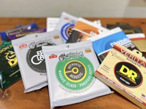 アコギ弦の選び方｜アコースティックギター弦の太さや種類の違いをご紹介！