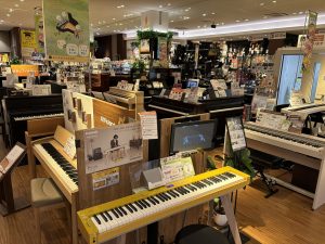 マンションにも置けるコンパクトサイズの電子ピアノをご紹介！