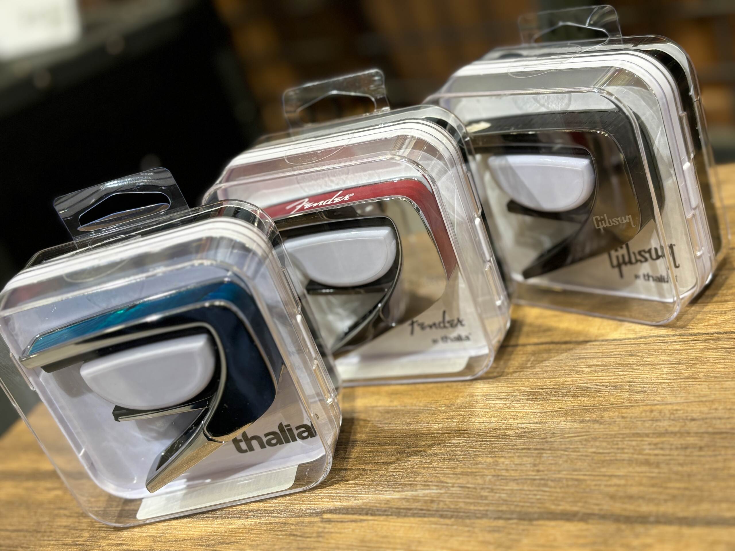 これまでにないデザイン性と機能性に優れたカポタスト「Thalia Capos