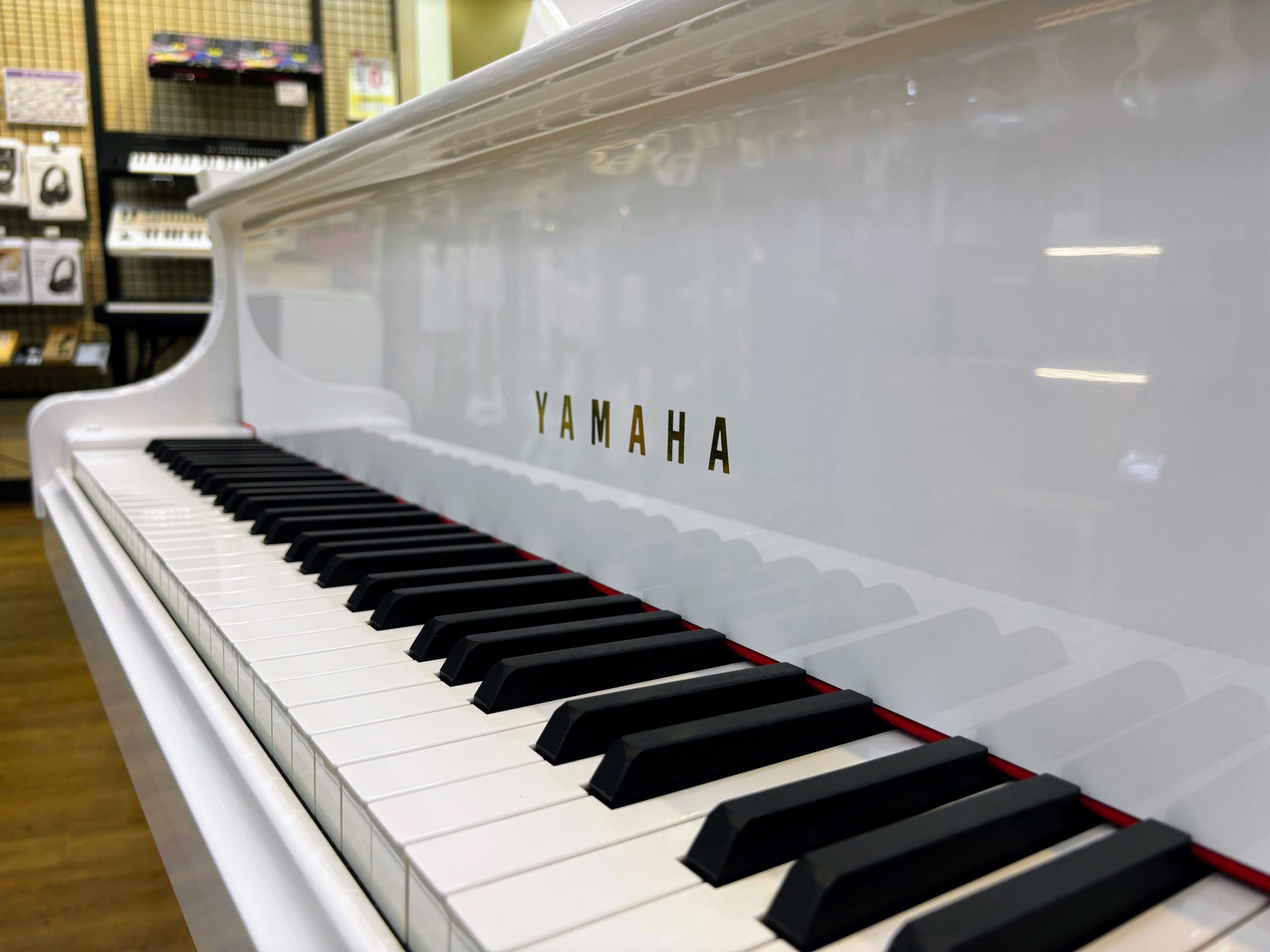 【白いグランドピアノ（中古）】YAMAHA CX1のご紹介