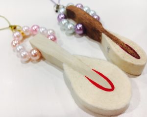 自分の好きな色で作ろう！ピアノハンマーキーホルダー作り♪