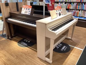 【電子ピアノ】人気のYAMAHA Clavinovaシリーズを展示中です♬