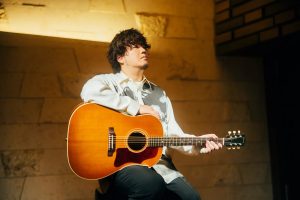 【朗報！】あのGibson・秦基博シグネチャーモデルJ-45入荷予定！