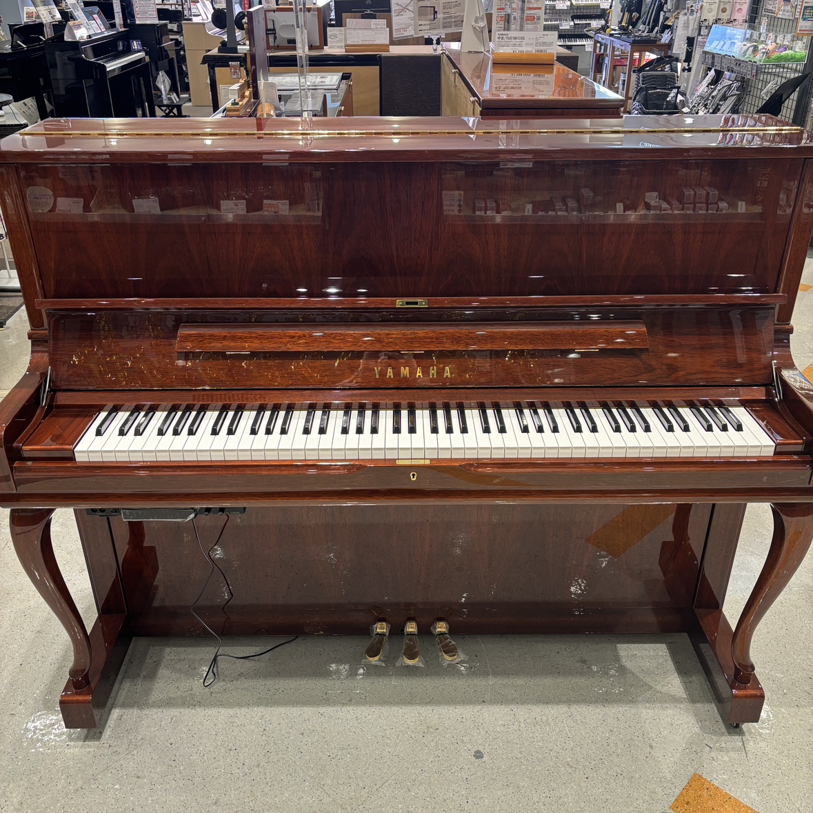 中古ピアノ入荷情報🎹｜現行機種YUS1の木目＋消音機能付きのレア商材が