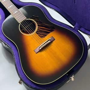 アコースティックギター史上最も攻撃的なニックネーム【ボーン・クラッシャー】と呼ばれたGibson Advanced Jumboの魅力に迫る