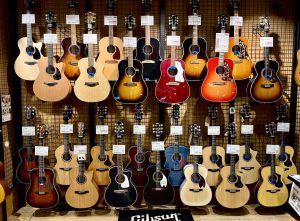 【アコースティックギター総合案内】八王子でアコギを探すなら！入門モデルからGibson・Furch・国産ブランド(ヤマハ・モーリス)まで！こだわりの1本が見つかるアコギコーナーをご紹介！