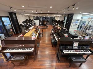 YAMAHAピアノ主要シリーズを展示しております