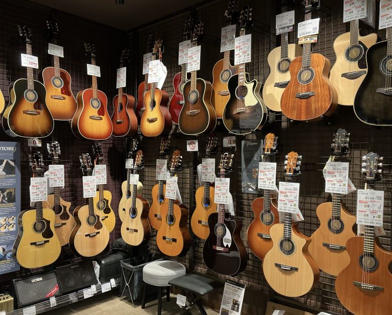 【春はギターの季節！】当店の展示アコースティックギター〜YAMAHA編〜