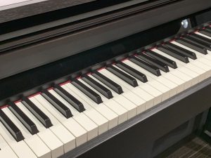【2026年最新！】電子ピアノレッスン向けの人気機種～どうしてこのピアノが必要なのか？？～ローランド・カワイ編～
