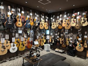様々なアコースティックギターをそろえております。【島村楽器 Coaska Bayside Stores 横須賀店】