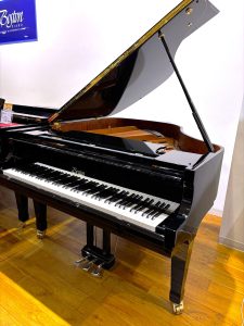 【本日入荷】憧れのスタインウェイ設計ピアノ―中古ボストン「GP-156PEⅡ/EP」が登場！