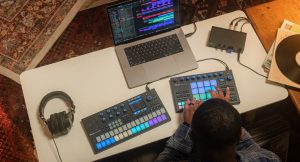 Fender Motion 16 / Motion 32 | Studio Proを手元で操るUSB MIDIパッドコントローラー