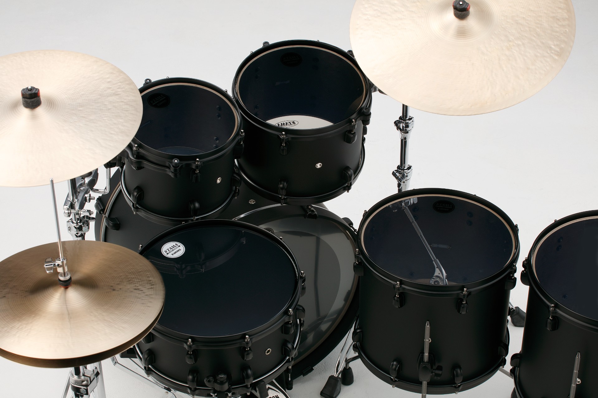 漆黒の存在感！TAMA Starclassic Performerに圧巻の限定カラーモデルが