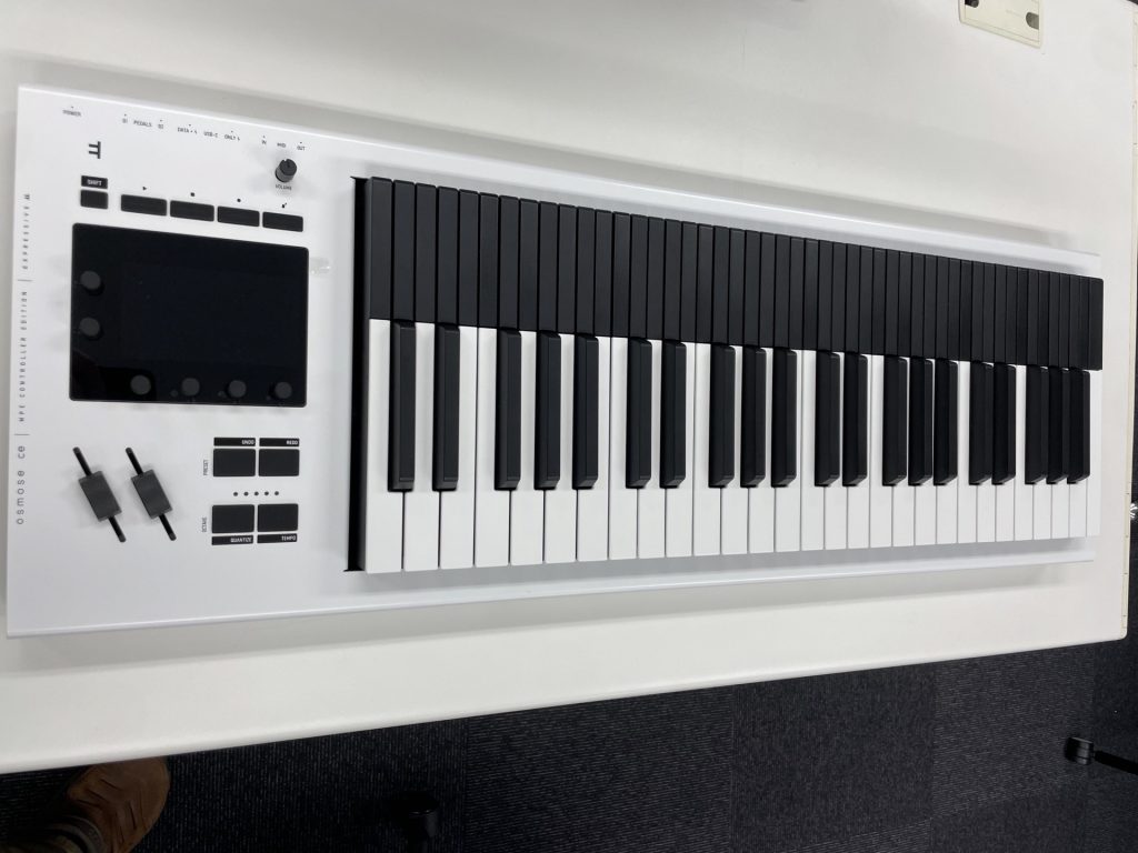 Expressive E Osmose CE | 3軸検知の革新的鍵盤を搭載したMIDI