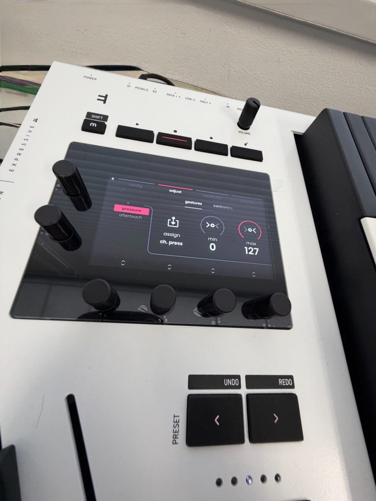 Expressive E Osmose CE | 3軸検知の革新的鍵盤を搭載したMIDI