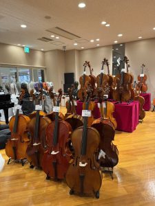 チェロ大展示会準備に行ってまいりました🎻♪