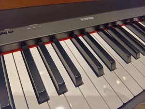 【2026年最新】「本物志向」をコンパクトに。YAMAHA P-225と選ぶ、失敗しない卓上電子ピアノの選び方