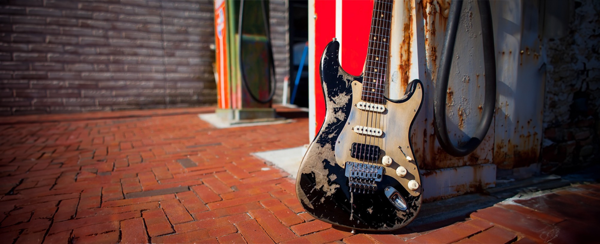 国内流通僅か。幻のカスタムギターブランド「Luxxtone Guitars」のご紹介