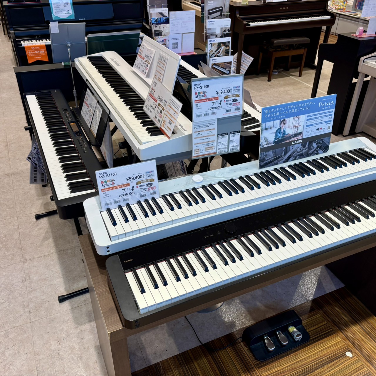 コンパクトな卓上ピアノも多数展示！