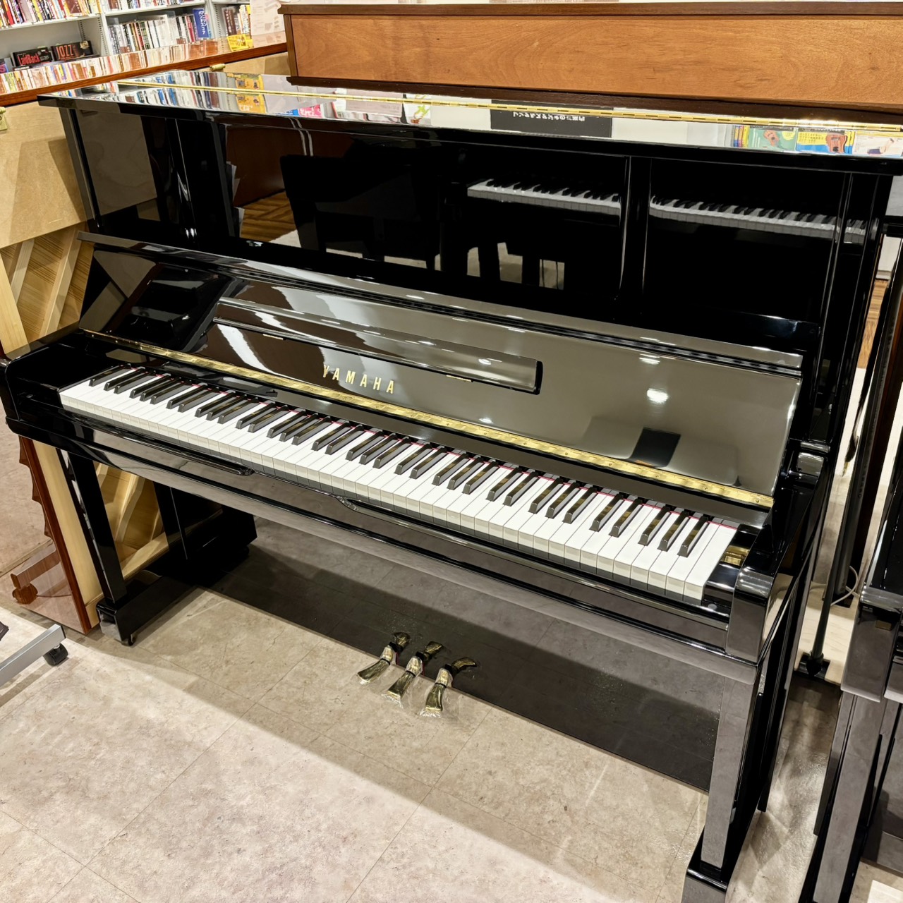 中古アップライトピアノ【黒色鏡面】YAMAHA・UX10BL