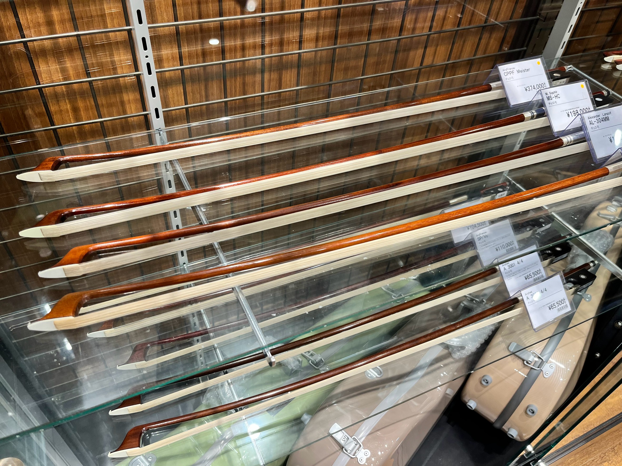 島村楽器名古屋則武新町店 弓コーナー