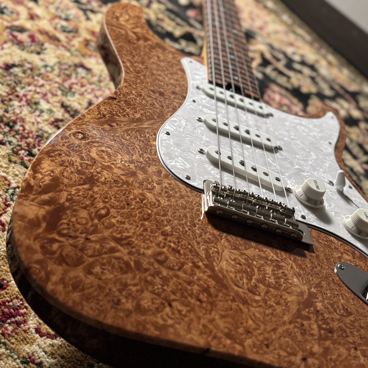 Tsubasa Guitar WorkshopTHE LUCY BURL/ALD/R