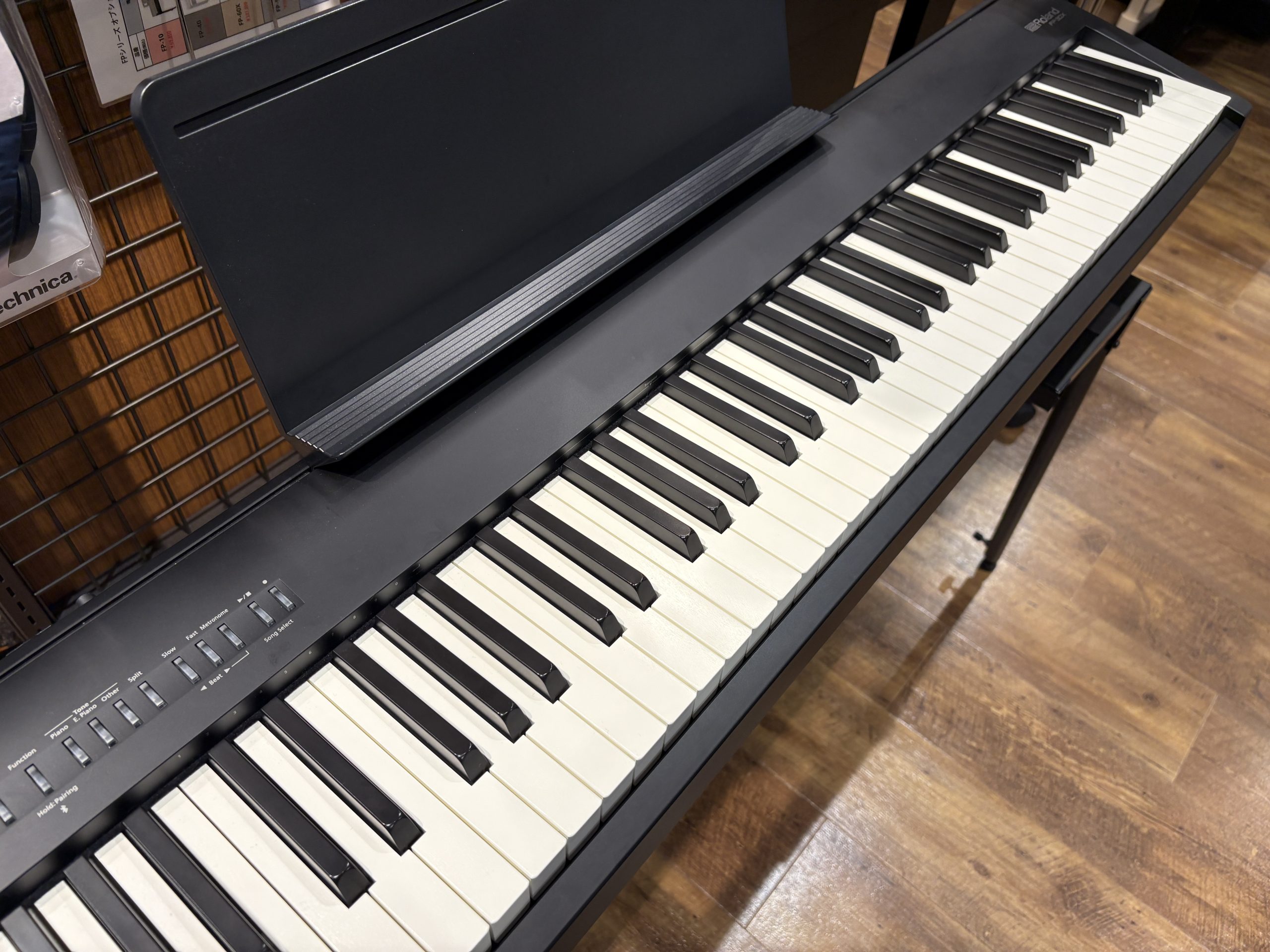 コンパクトながら格別のクオリティ 世界で愛用されるポータブルピアノRoland / FP-30X （BK）※展示特価品