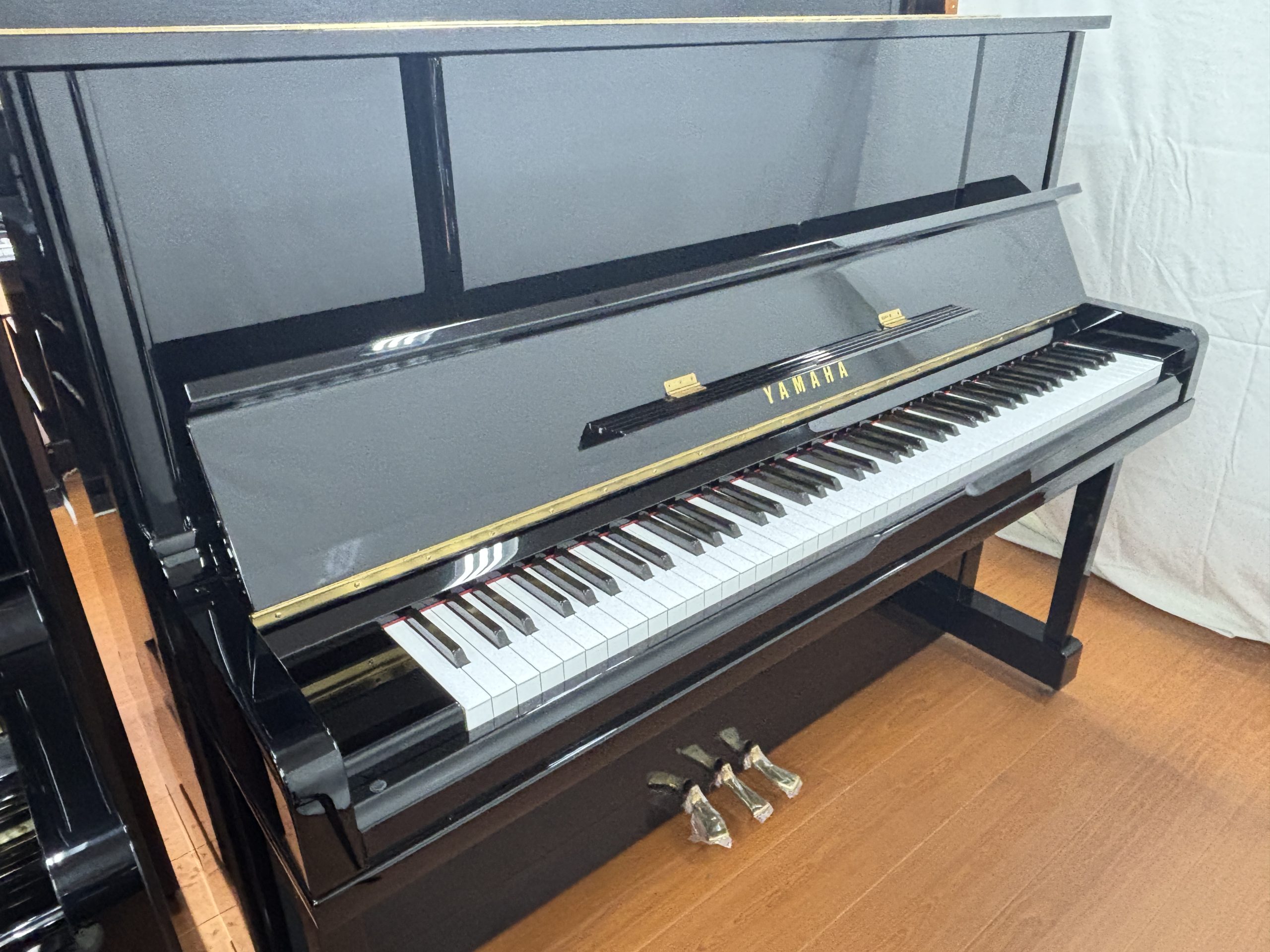 中古アップライトピアノヤマハ　UX10BL