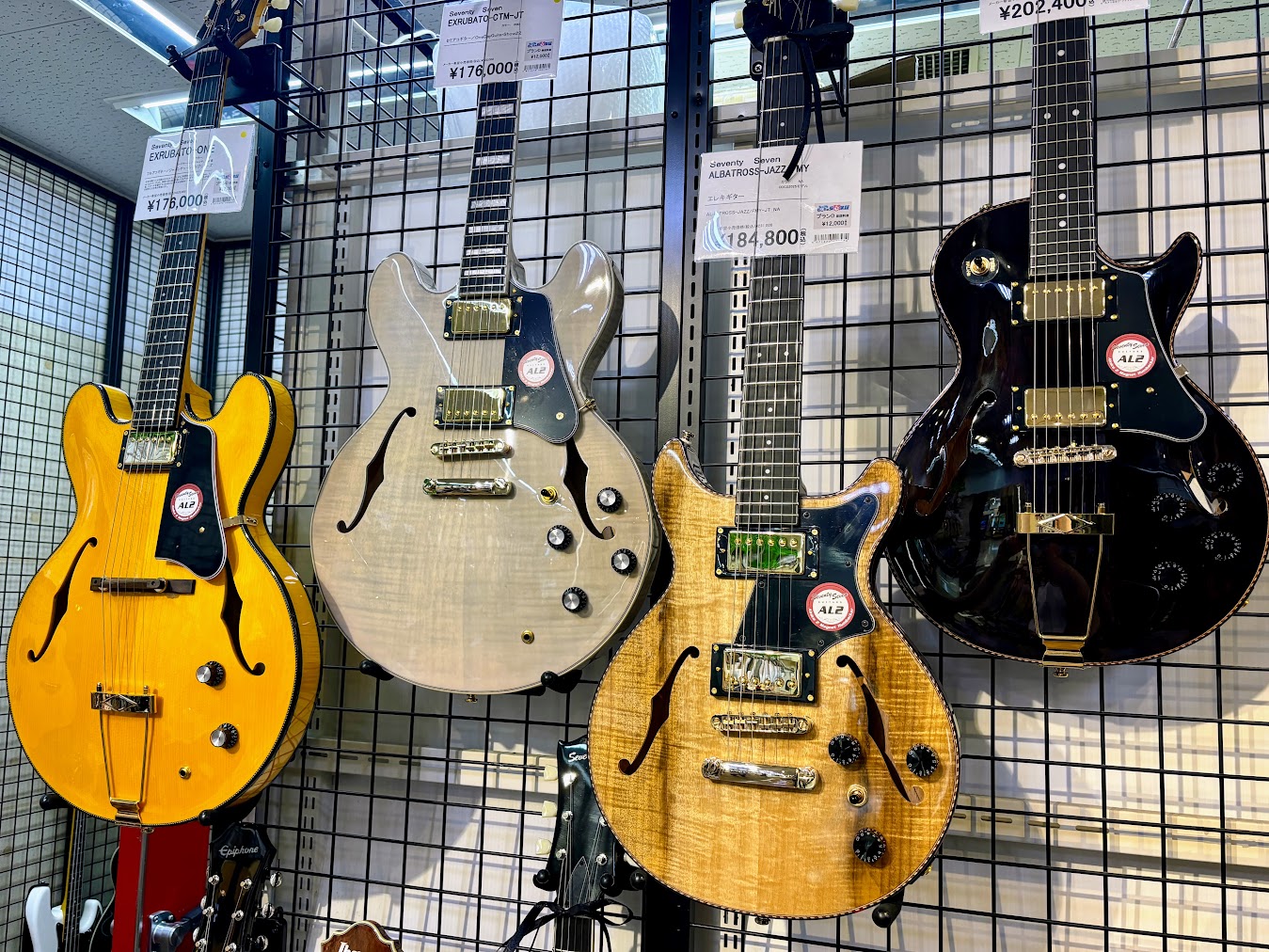 Seventy Seven Guitars フェア開催中！！