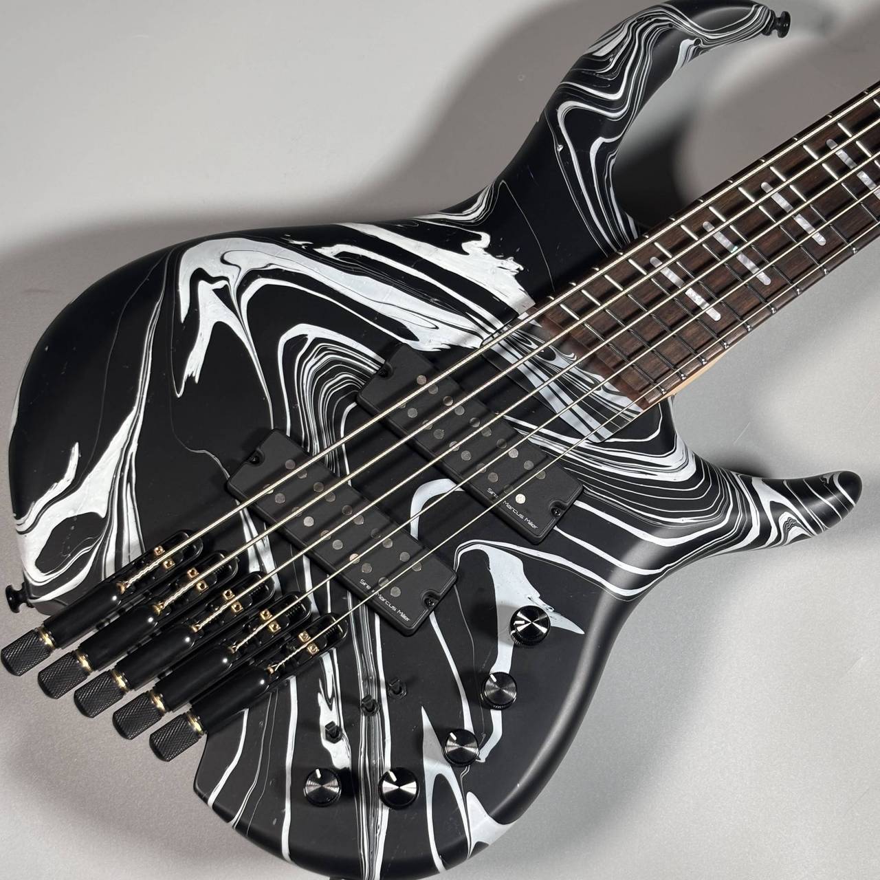 【新品】
Sire M6-5 BK Swirl 5弦ベース ヘッドレス　【≒3.36kg】
￥142,200 