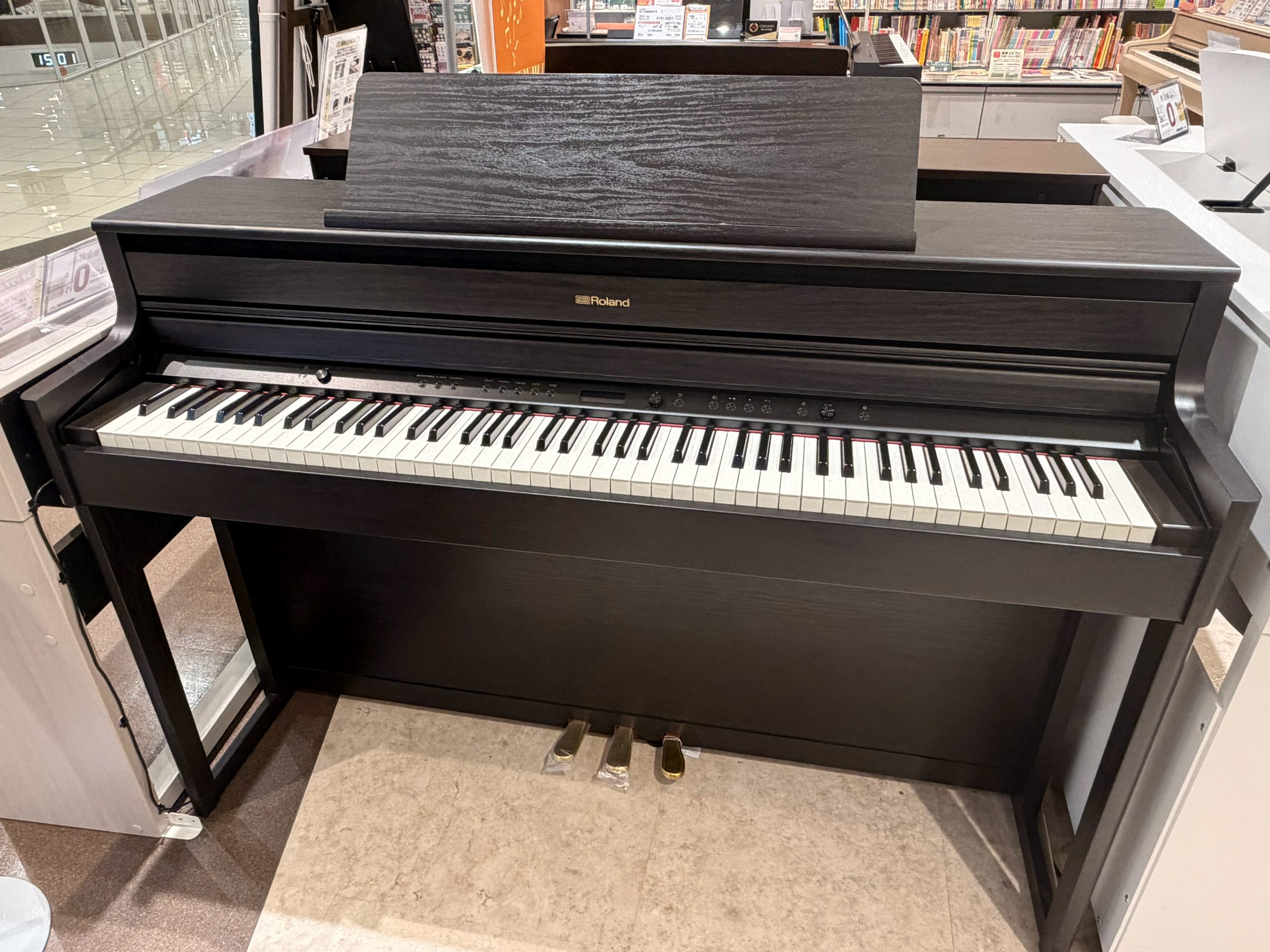 RolandHP704