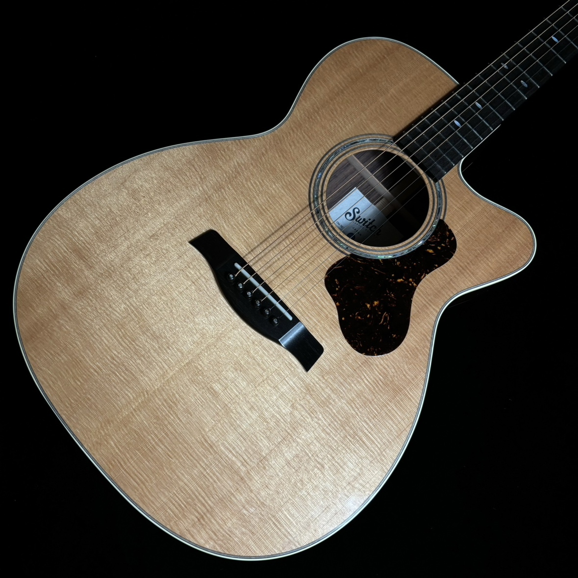 Switch Custom GuitarsOM-70C