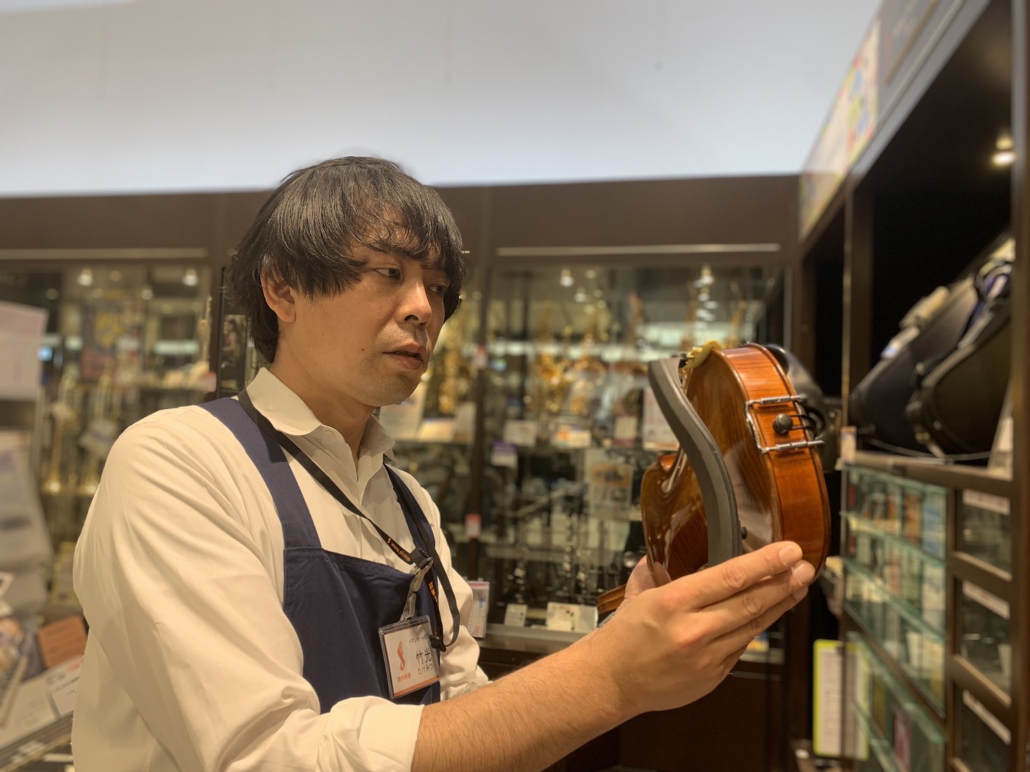 弦楽器アドバイザー竹光(たけみつ)