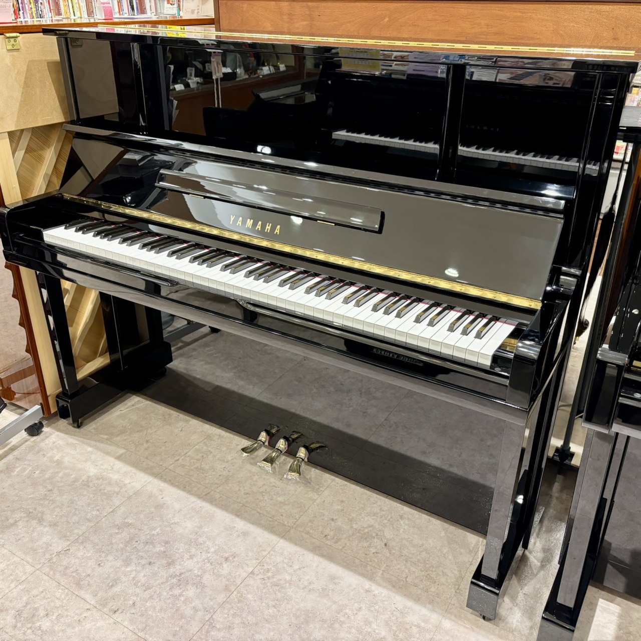 中古アップライトピアノYAMAHA・UX10BL