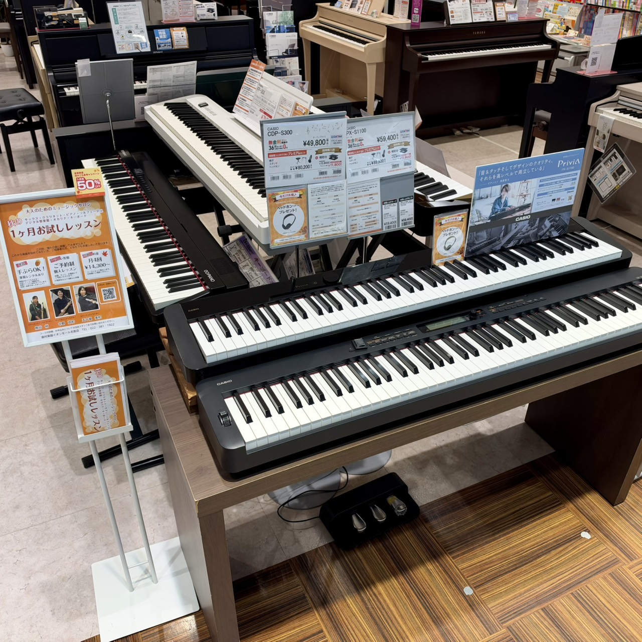 コンパクトな卓上ピアノも多数展示！