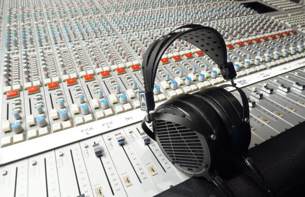 Audeze LCD-X 2021 レビュー｜インピーダンス20ΩがDTMを変える、専用アンプ不要の平面磁界型ヘッドホン