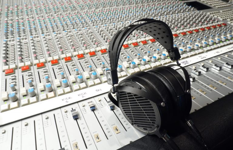Audeze LCD-X 2021 レビュー｜インピーダンス20ΩがDTMを変える、専用アンプ不要の平面磁界型ヘッドホン